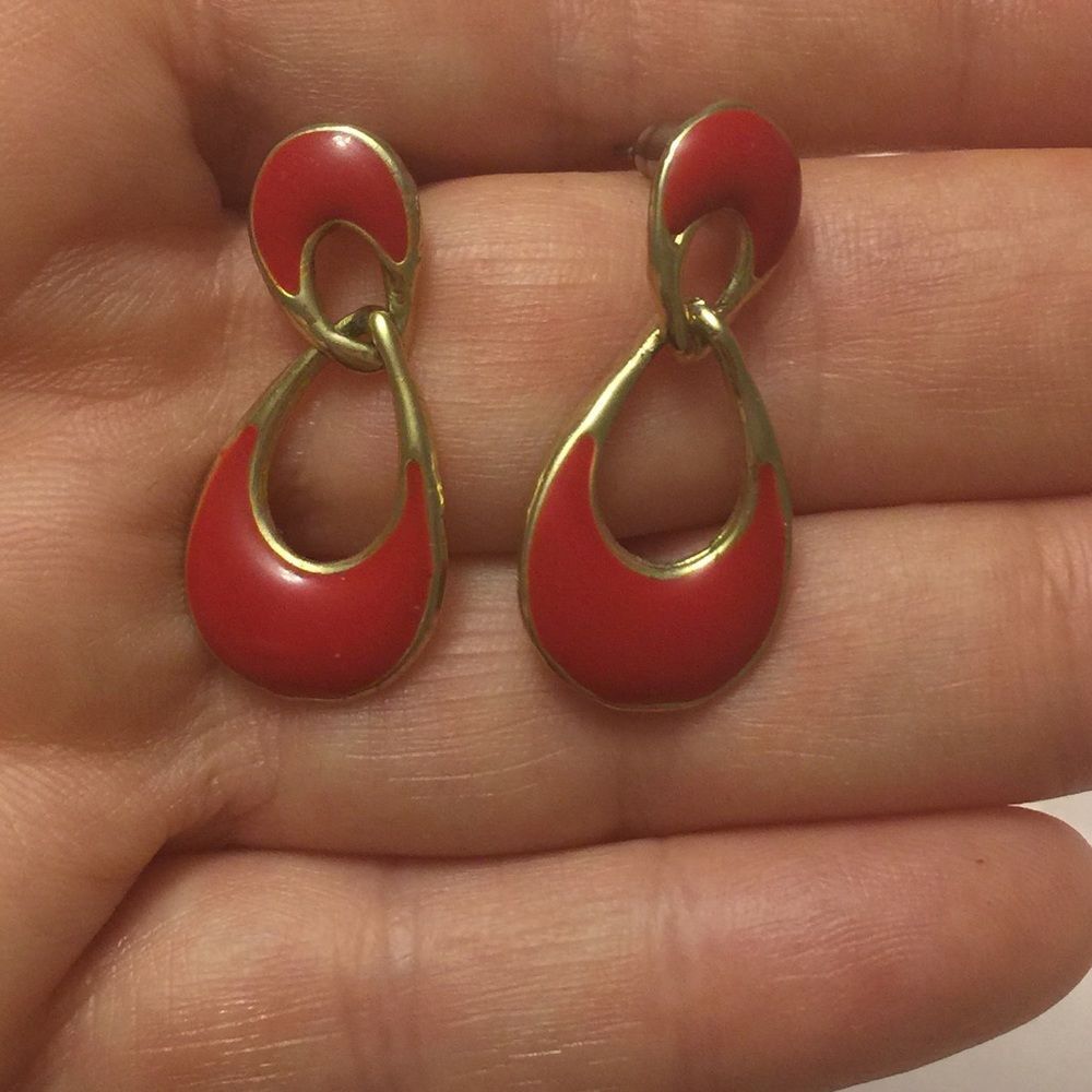 Cache red earrings - Picture 3 of 4